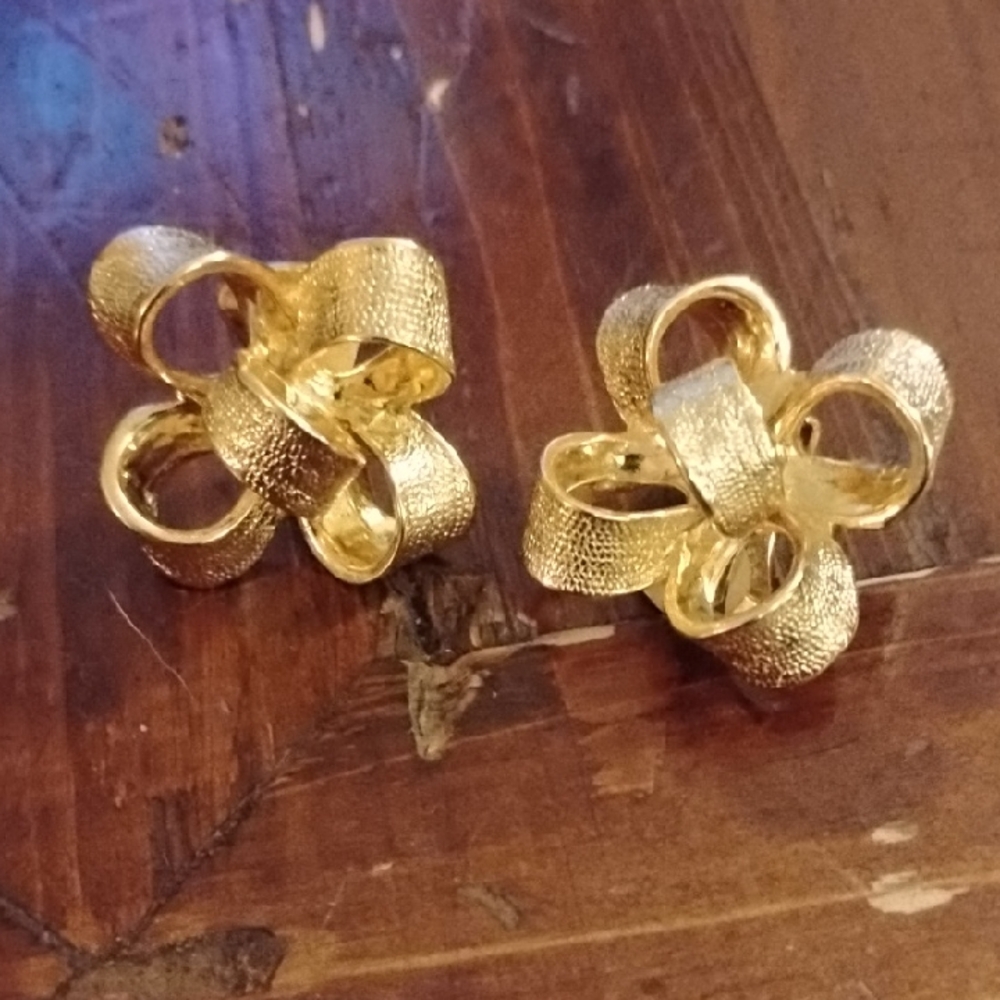 Elegant Gold Knot Earrings Thick Clip On Vintage